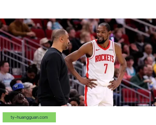 乌度卡称申京进攻更果断有冲击力 能让杜兰特得到更多休息时间 乌度卡称申京进攻更果断有冲击力 能让杜兰特得到更多休息时间